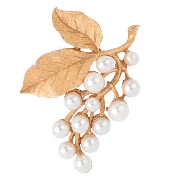 Vintage Designer Crown Trafari Susan Caplan Gold Faux Pearl Grape Brooch - Picture 1 of 12